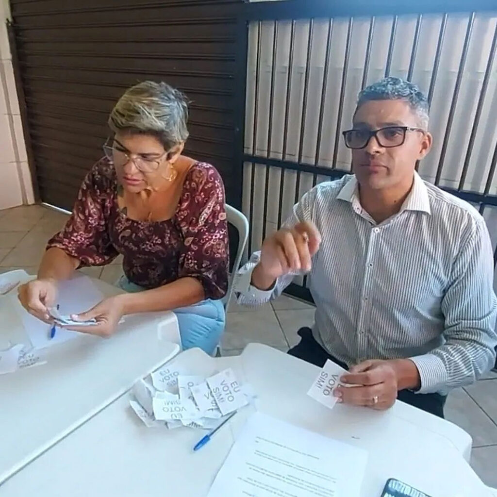 Apuração dos votos realizados pela Presidência da Associação de Moradores do Residencial Victoria Park.