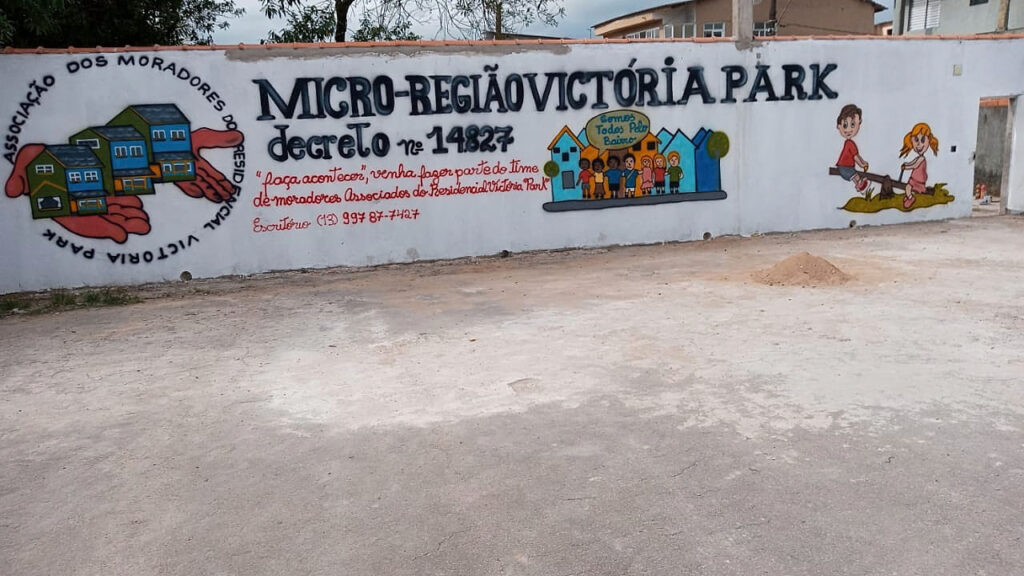 Serviço finalizado e após pintura foi feito uma bela arte e escrita no muro do Victoria Park.