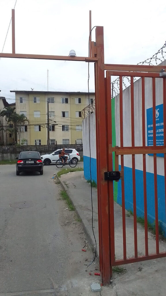 Portão social rua Dezenove.